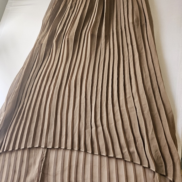 Marineblu Size L Gold Sequin Halter Dress with Pleated Skirt High Low. - Picture 7 of 7